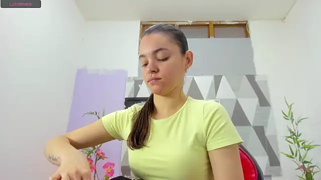 Mia-kalinfa online show from May 2026 12:24:01 PM
