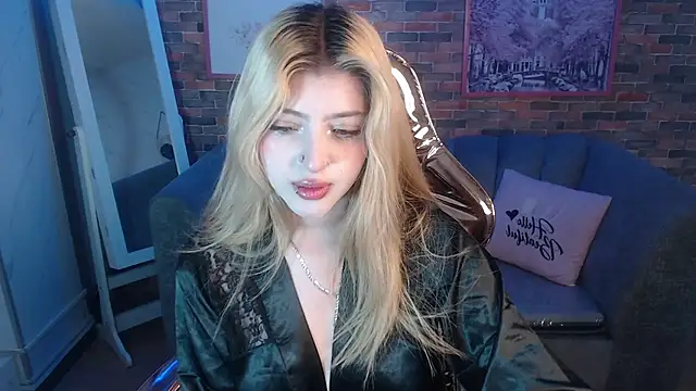 Kitty fox b online show from January 2025 07:49:01 PM