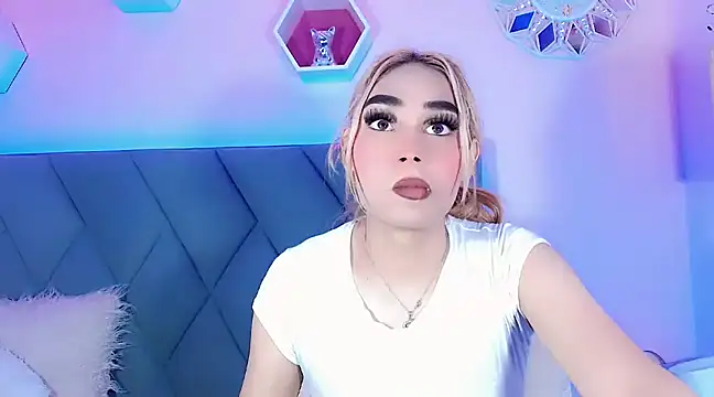 Hallyhott online show from December 2024 12:38:01 PM