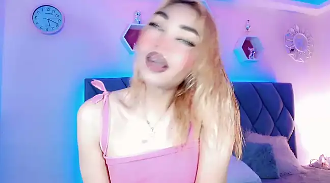 Hallyhott online show from December 2024 12:35:01 PM