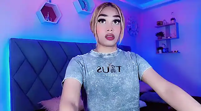 Hallyhott online show from December 2024 01:11:02 PM