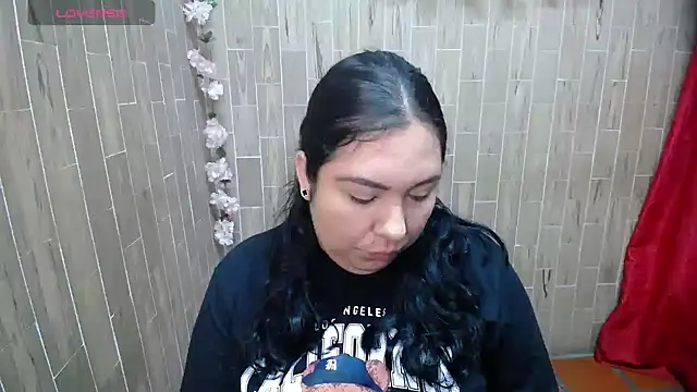 solyeria online show from April 2026 02:25:01 AM