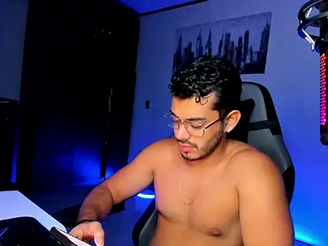 Snapshot of BrunoD31 chatting on December 2024 03:26:01 AM BrunoD31 online show from December 2024 03:26:01 AM