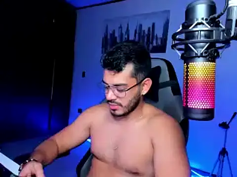 Snapshot of BrunoD31 chatting on December 2024 11:31:01 PM BrunoD31 online show from December 2024 11:31:01 PM