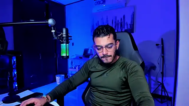 Snapshot of BrunoD31 chatting on December 2025 03:23:01 AM BrunoD31 online show from December 2025 03:23:01 AM