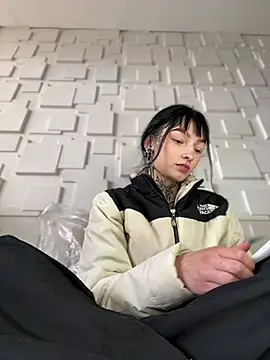 Snapshot of Annie_LS chatting on January 2025 02:35:02 PM Annie LS online show from January 2025 02:35:02 PM