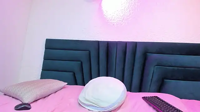 Snapshot of LisaWhite_ chatting on January 2025 12:55:02 AM LisaWhite online show from January 2025 12:55:02 AM