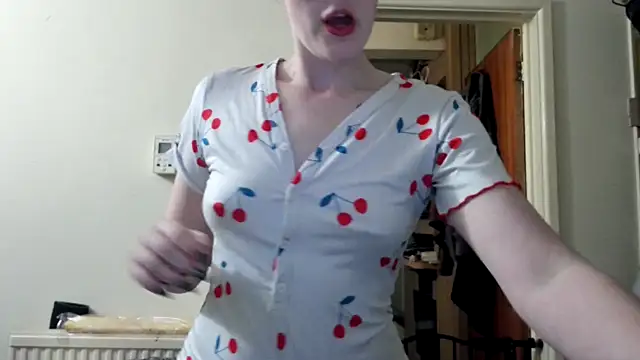 Snapshot of LexiSnowUK chatting on March 2025 05:50:01 PM LexiSnowUK online show from March 2025 05:50:01 PM