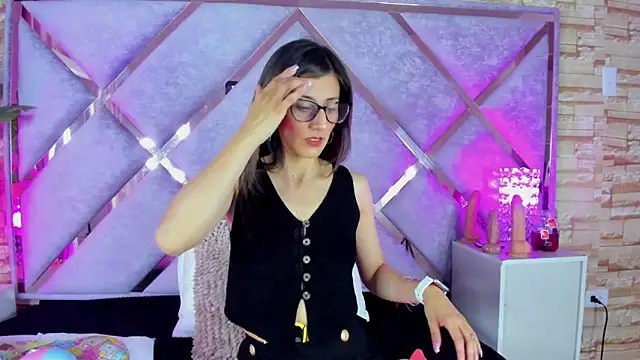  jade white  online show from November 2025 01:00:02 PM