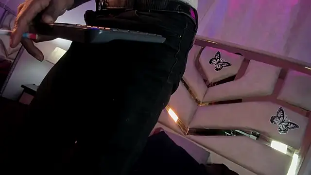 Strella ferrera online show from March 2026 04:40:01 AM