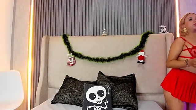 MelanieRoah online show from December 2025 08:28:02 PM