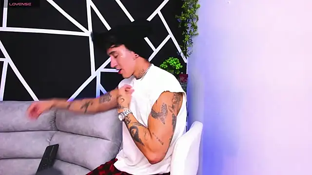 JUSTIN FULLER1 online show from February 2025 07:05:02 PM