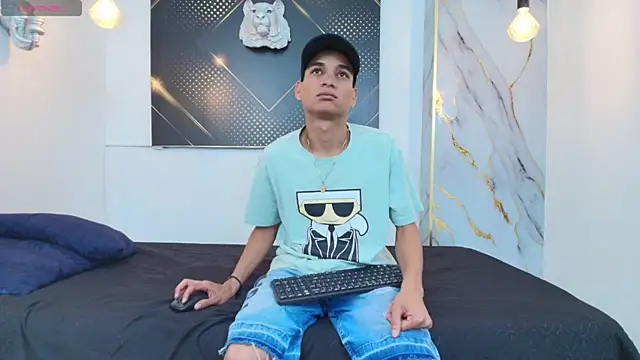 JordanAndAndrew online show from October 2025 07:44:02 PM