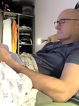 bogland33 online show from December 2025 08:02:02 PM