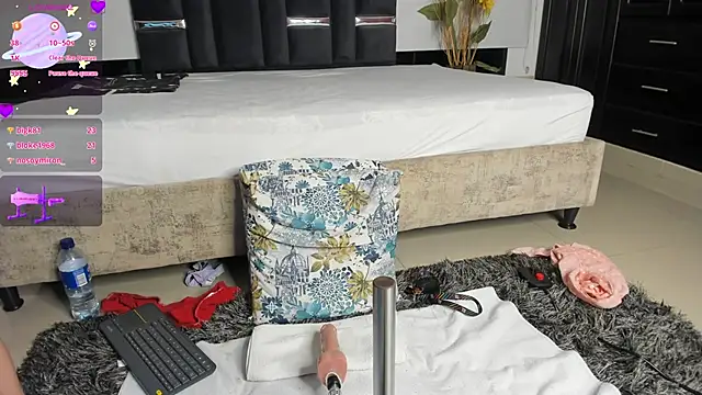 kinky polar online show from January 2025 04:44:02 AM