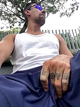 Snapshot of dantedesirexx chatting on October 2025 05:21:02 PM dantedesirexx online show from October 2025 05:21:02 PM