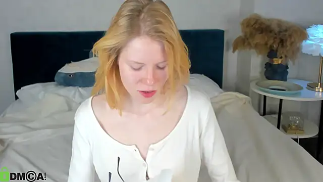 Snapshot of Esme_Runn chatting on April 2026 03:11:01 AM Esme Runn online show from April 2026 03:11:01 AM