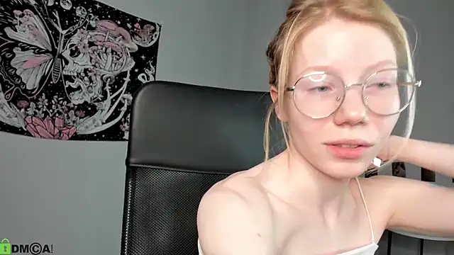 Snapshot of Esme_Runn chatting on May 2026 03:37:02 AM Esme Runn online show from May 2026 03:37:02 AM