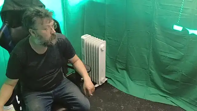 Snapshot of tmosmun1 chatting on November 2025 09:28:01 PM tmosmun1 online show from November 2025 09:28:01 PM