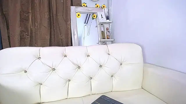 alaia 03 online show from February 2025 12:39:02 PM