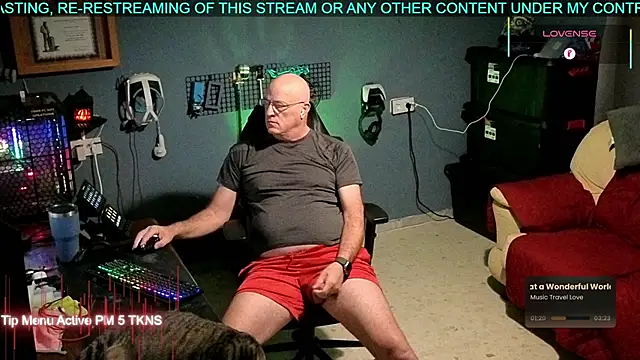 Snapshot of Pilot_Dave_69 chatting on November 2025 05:06:01 AM Pilot Dave 69 online show from November 2025 05:06:01 AM