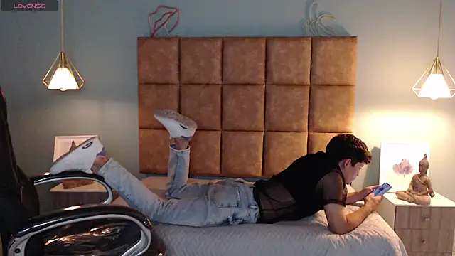 AlejooTwink online show from February 2025 09:27:02 PM