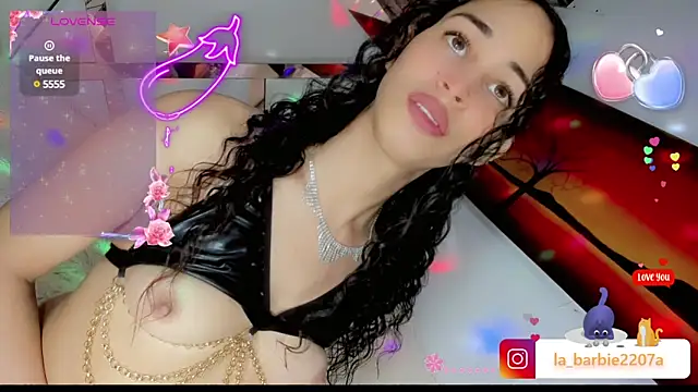 Snapshot of barbiedolls_x chatting on March 2025 08:02:01 AM barbiedolls x online show from March 2025 08:02:01 AM