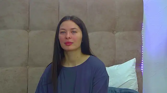 AlexandraBloom online show from November 2025 06:32:01 PM