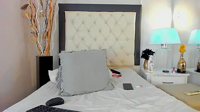 GaleHodge online show from September 2025 04:13:02 AM