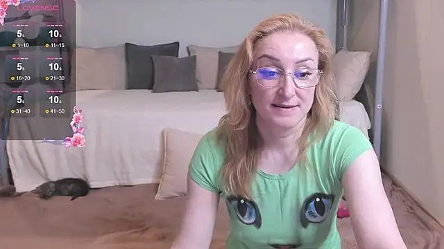 Snapshot of MadissonKiss chatting on May 2026 11:42:01 PM MadissonKiss online show from May 2026 11:42:01 PM