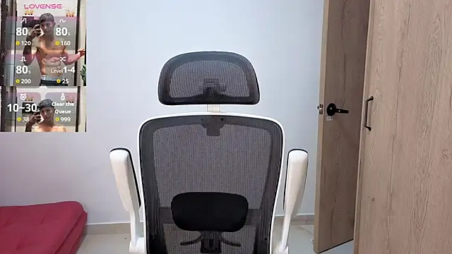 Cristopher23  online show from October 2025 01:43:02 PM