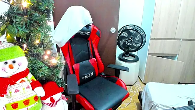 Calihotcaliente277 online show from December 2024 11:28:02 PM