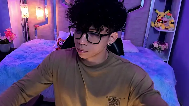 AkazaBoy  online show from November 2025 04:00:01 AM