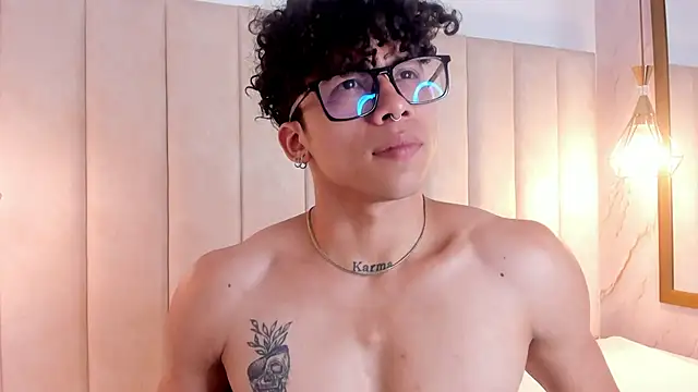 AkazaBoy  online show from November 2025 04:36:01 AM