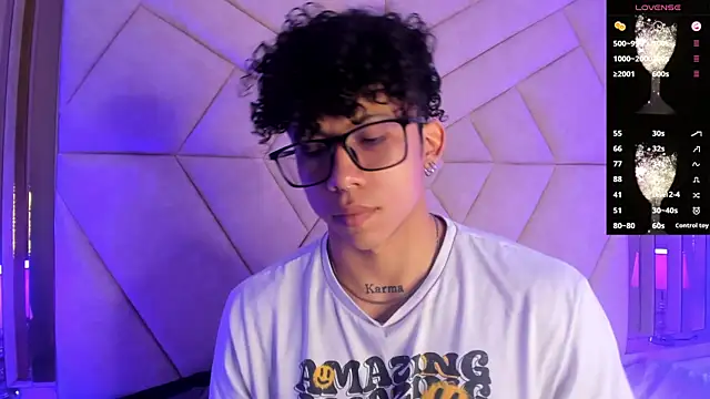 AkazaBoy  online show from November 2025 08:57:01 PM