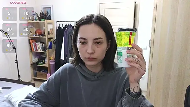 Snapshot of Space_X_Roxy_ chatting on November 2025 06:21:01 PM Space X Roxy online show from November 2025 06:21:01 PM