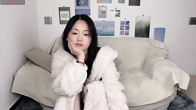 Snapshot of LiLiYbaby chatting on December 2024 02:08:02 PM LiLiYbaby online show from December 2024 02:08:02 PM