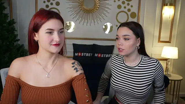 Snapshot of Magnetic_Mia_ chatting on December 2024 04:06:01 PM Magnetic Mia online show from December 2024 04:06:01 PM