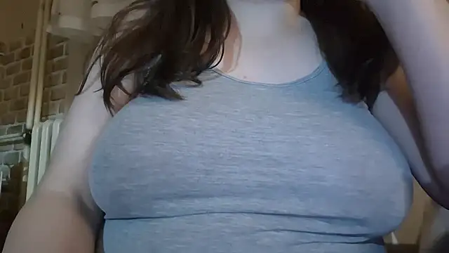 Snapshot of AalinnaK chatting on September 2025 04:53:02 PM AalinnaK online show from September 2025 04:53:02 PM