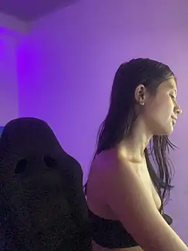  18 laura online show from December 2024 02:17:01 AM