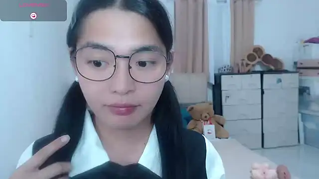 zhaviahale21 online show from July 2026 12:59:01 PM