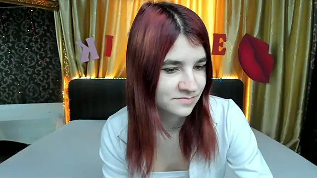 Snapshot of _Polly_Love_ chatting on February 2025 01:11:02 PM Polly Love online show from February 2025 01:11:02 PM