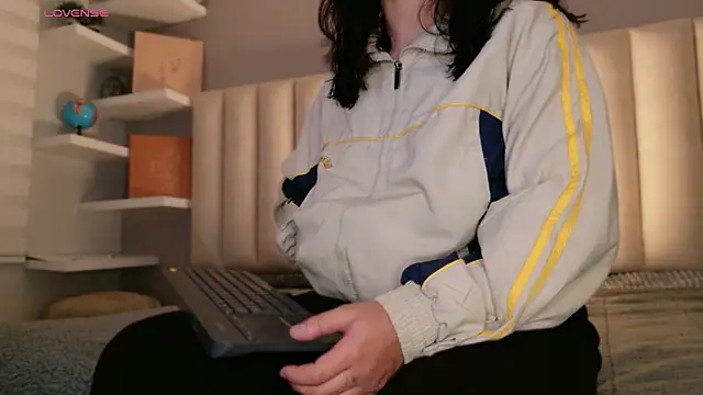 Snapshot of Megan_mooree_ chatting on April 2026 12:32:01 PM Megan mooree online show from April 2026 12:32:01 PM