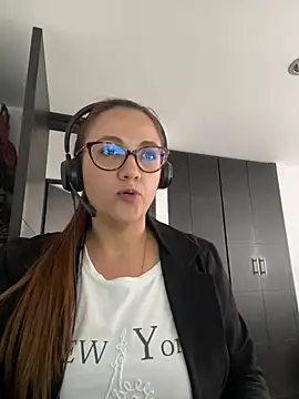 Snapshot of Shianrose chatting on February 2025 09:11:02 PM Shianrose online show from February 2025 09:11:02 PM