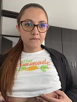 Snapshot of Shianrose chatting on February 2025 03:21:01 PM Shianrose online show from February 2025 03:21:01 PM