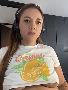 Snapshot of Shianrose chatting on March 2025 07:38:01 PM Shianrose online show from March 2025 07:38:01 PM