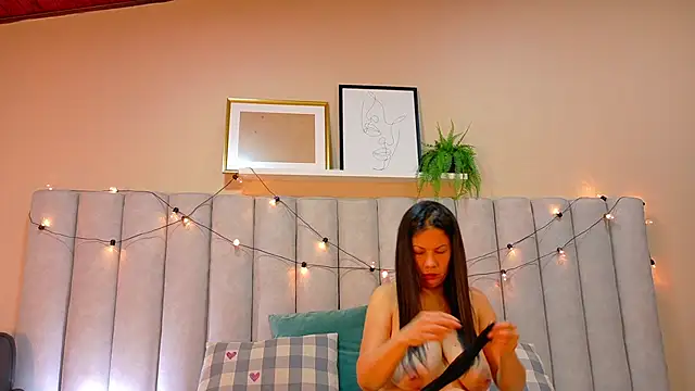 JaylaScott   online show from November 2025 11:58:01 AM