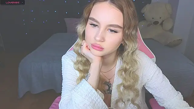 Snapshot of doll_barbieee chatting on May 2026 04:59:02 PM doll barbieee online show from May 2026 04:59:02 PM