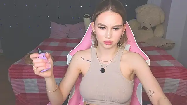 Snapshot of doll_barbieee chatting on May 2026 07:32:02 PM doll barbieee online show from May 2026 07:32:02 PM