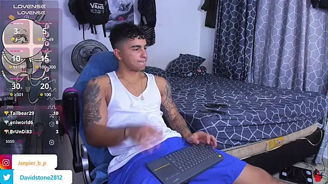 Snapshot of cJuan111 chatting on February 2025 02:03:02 AM cJuan111 online show from February 2025 02:03:02 AM